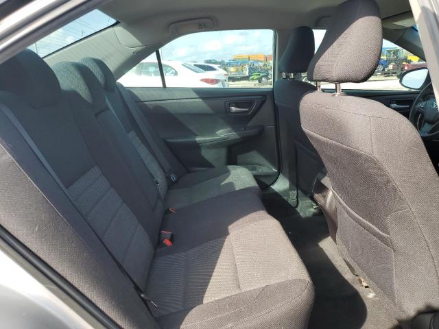 4T4BF1FK0FR484907 - 2015 TOYOTA CAMRY LE ვერცხლისფერი ფოტო 10