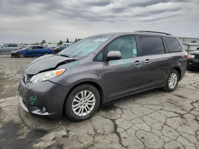 2015 TOYOTA SIENNA XLE, 
