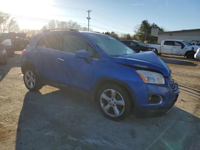 KL7CJNSB3FB258528 - 2015 CHEVROLET TRAX LTZ BLUE photo 4