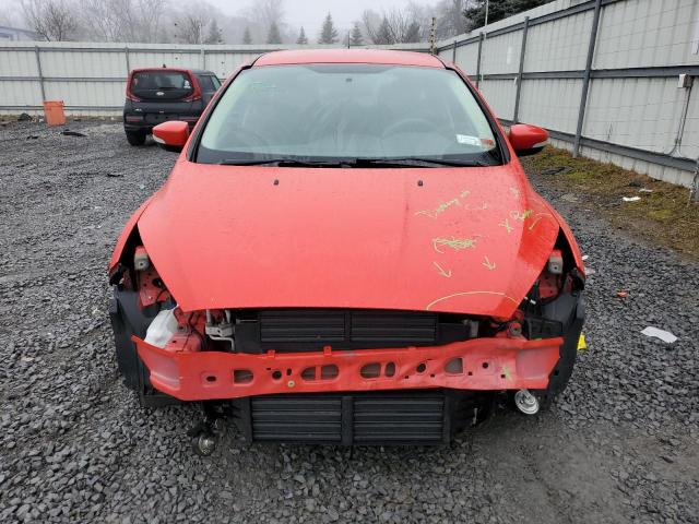 1FADP3K27HL264023 - 2017 FORD FOCUS SE RED photo 5