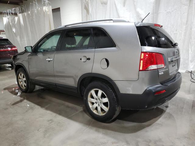 5XYKT3A67CG228273 - 2012 KIA SORENTO BASE GRAY photo 2