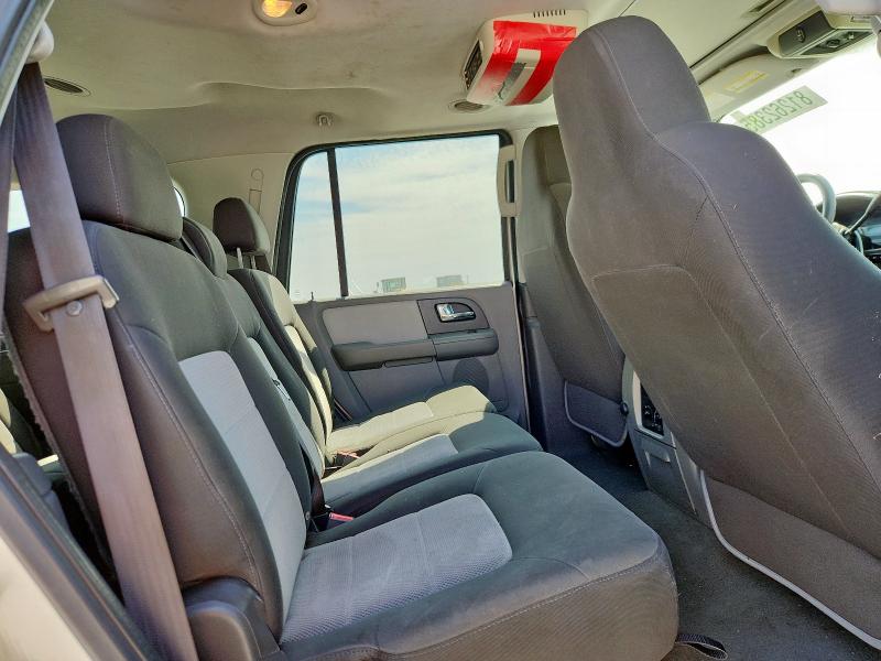 1FMFU15506LA41773 - 2006 FORD EXPEDITION XLT SILVER photo 11