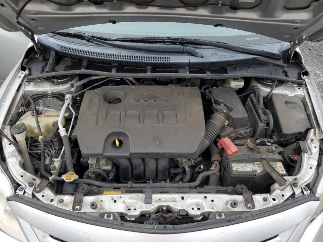 5YFBU4EEXDP196775 - 2013 TOYOTA COROLLA BASE Серебристый фото 11