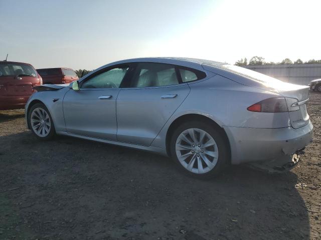 5YJSA1E22JF268816 - 2018 TESLA MODEL S 银色 照片 2