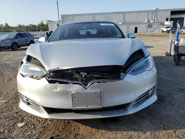 5YJSA1E22JF268816 - 2018 TESLA MODEL S 银色 照片 5