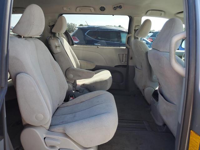 5TDKK3DC6BS044576 - 2011 TOYOTA SIENNA LE SILVER photo 11