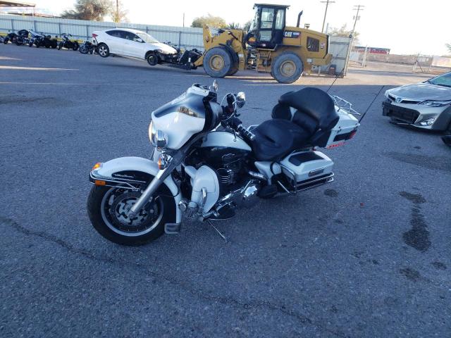 1HD1FC4128Y650788 - 2008 HARLEY-DAVIDSON FLHTCUI WHITE photo 2