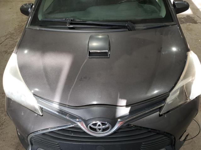 VNKKTUD33FA044063 - 2015 TOYOTA YARIS GRAY photo 11