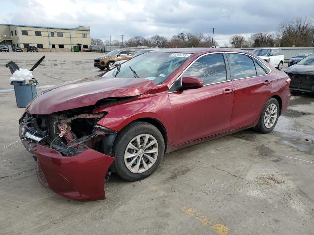 4T1BF1FK1HU692372 - 2017 TOYOTA CAMRY LE RED photo 1
