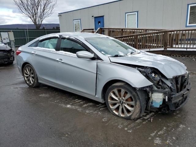 5NPEC4AC8BH126495 - 2011 HYUNDAI SONATA SE SILVER photo 4