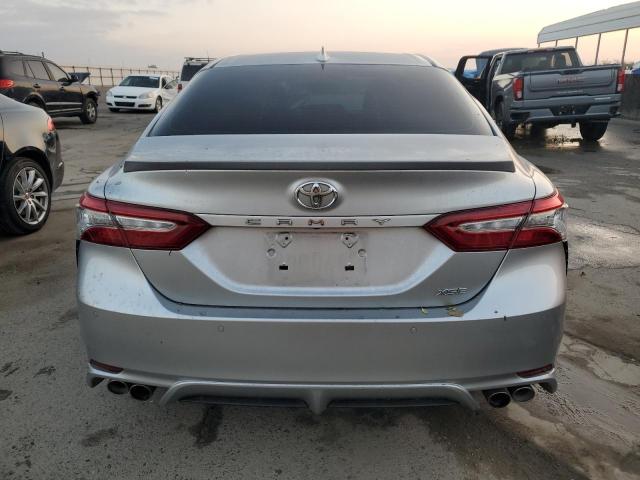 4T1B61HK7JU059720 - 2018 TOYOTA CAMRY XSE SILVER photo 6