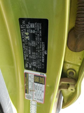 KNDJP3A55J7892377 - 2018 KIA SOUL + GREEN photo 12