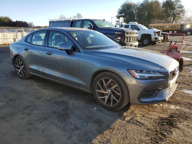 7JR102FK6KG016451 - 2019 VOLVO S60 T5 MOMENTUM GRAY photo 4