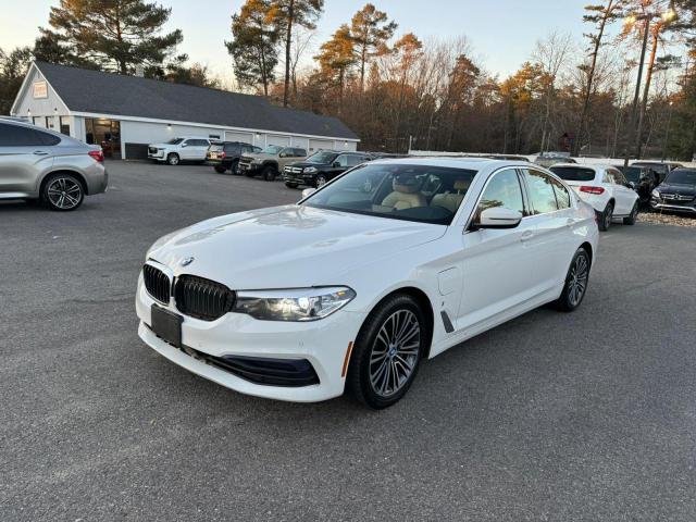 WBAJB1C55KB375110 - 2019 BMW 530XE WHITE photo 1