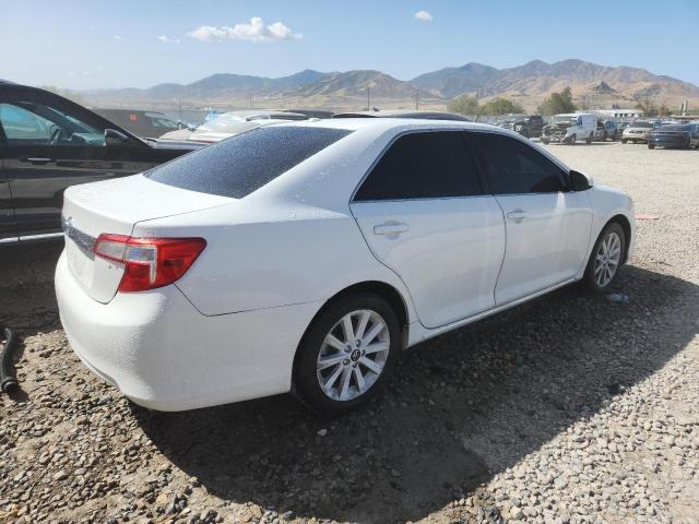 4T4BF1FK0CR218685 - 2012 TOYOTA CAMRY BASE WHITE photo 3