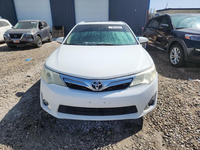 4T4BF1FK0CR218685 - 2012 TOYOTA CAMRY BASE WHITE photo 5