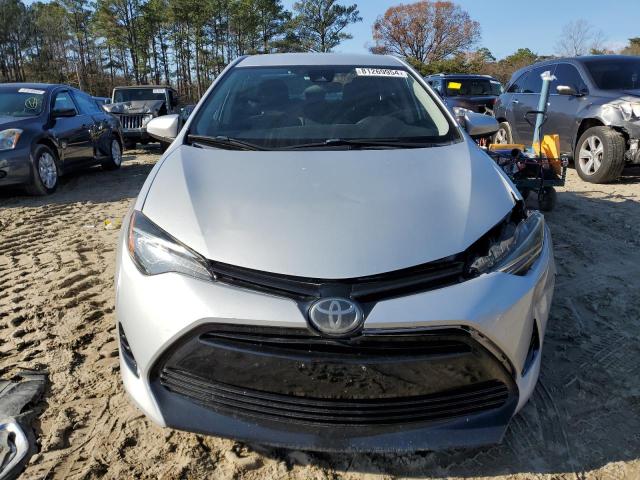 5YFBURHE5HP641163 - 2017 TOYOTA COROLLA L SILVER photo 5