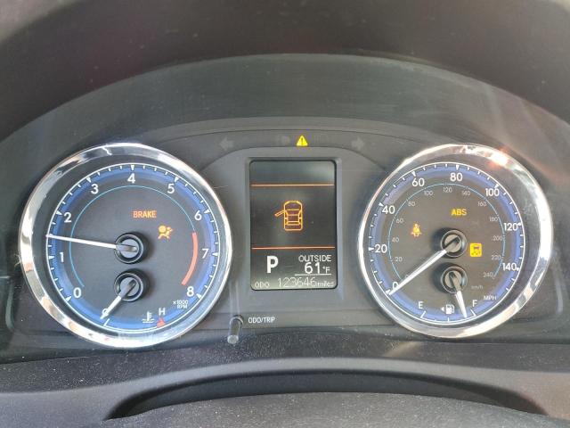 5YFBURHE5HP641163 - 2017 TOYOTA COROLLA L SILVER photo 9