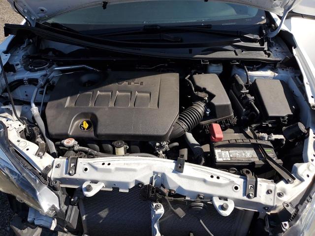 2T1BURHE6JC020116 - 2018 TOYOTA COROLLA L Biały zdjęcie 11