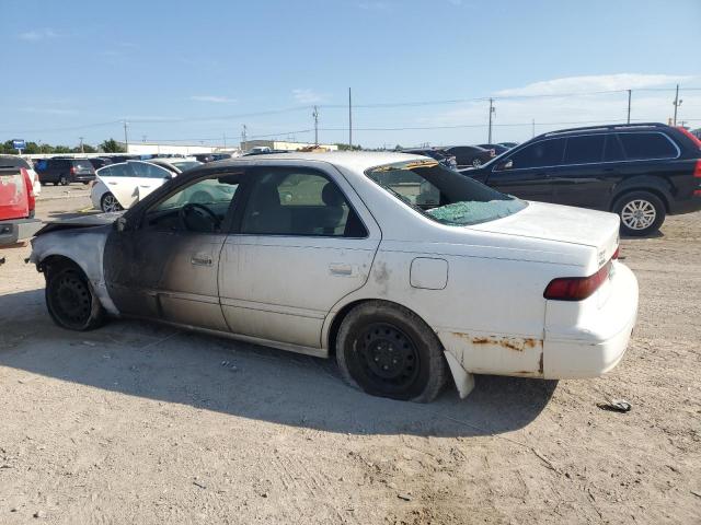 JT2BG22K2W0228985 - 1998 TOYOTA CAMRY CE WHITE photo 2
