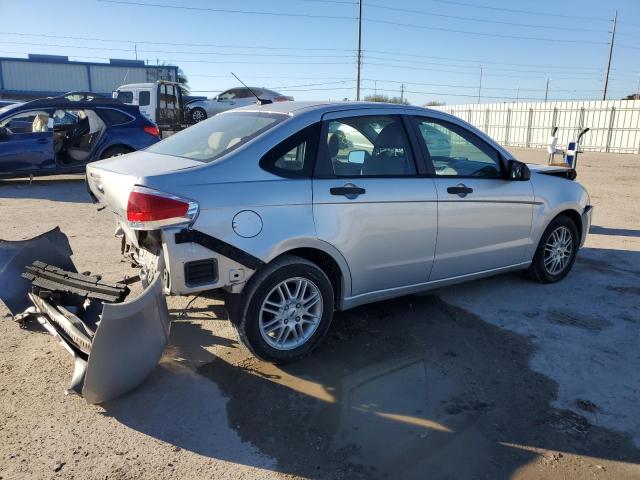 1FAHP35N99W132243 - 2009 FORD FOCUS SE SILVER photo 3