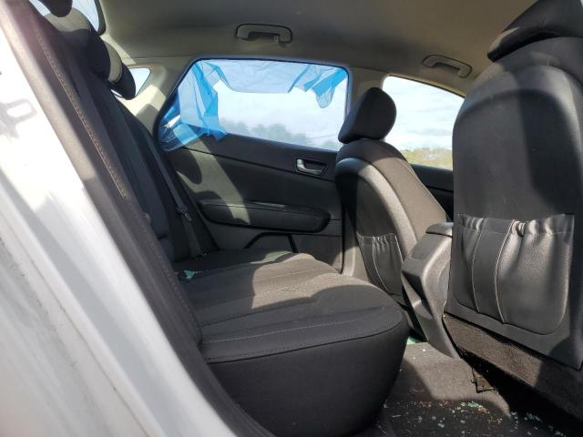 5XXGT4L36GG059114 - 2016 KIA OPTIMA LX WHITE photo 10