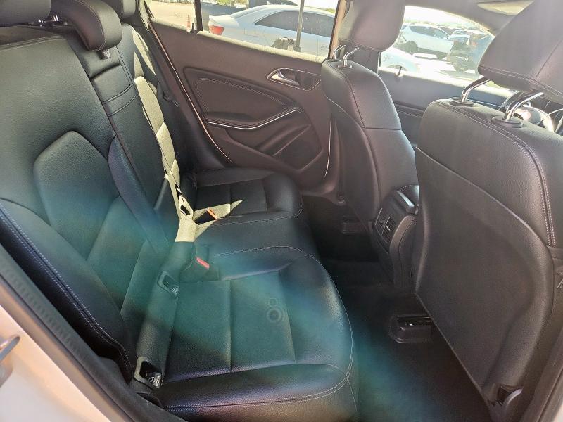 WDCTG4EB0JJ477835 - 2018 MERCEDES-BENZ GLA 250 Beyaz fotoğraf 10