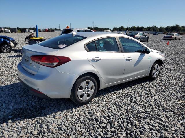 3KPFK4A70JE275433 - 2018 KIA FORTE LX فضي صورة 3