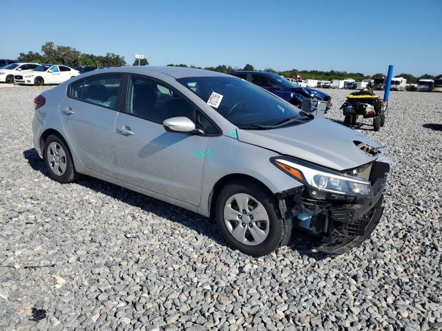 3KPFK4A70JE275433 - 2018 KIA FORTE LX فضي صورة 4