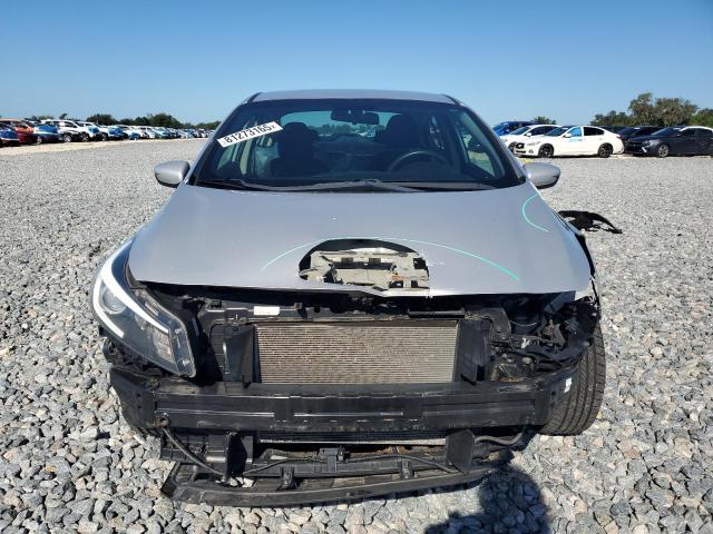 3KPFK4A70JE275433 - 2018 KIA FORTE LX فضي صورة 5