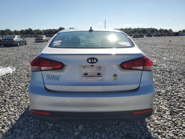 3KPFK4A70JE275433 - 2018 KIA FORTE LX فضي صورة 6