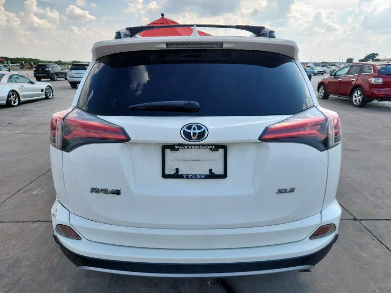 JTMWFREV7HJ122877 - 2017 TOYOTA RAV4 XLE 白色 照片 6
