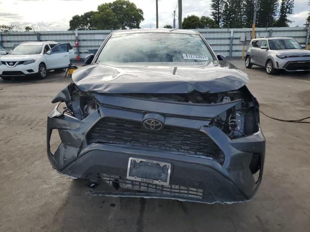 2T3K1RFV8RW347887 - 2024 TOYOTA RAV4 LE 银色 照片 5