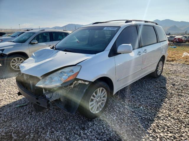 2010 TOYOTA SIENNA XLE, 