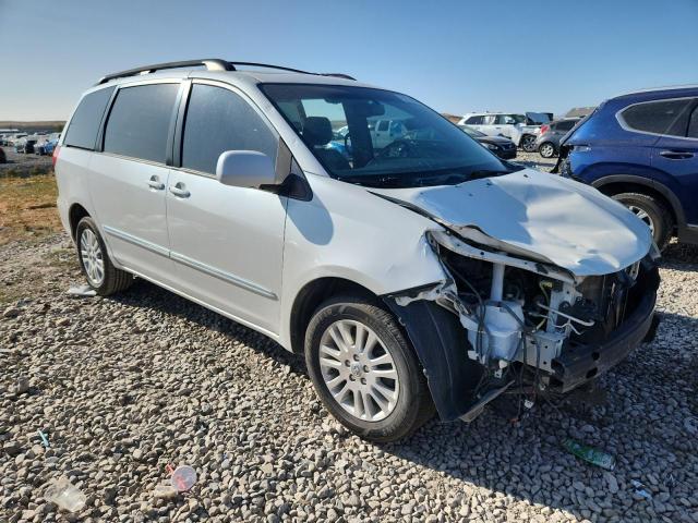 5TDDK4CC2AS032178 - 2010 TOYOTA SIENNA XLE თეთრი ფოტო 4