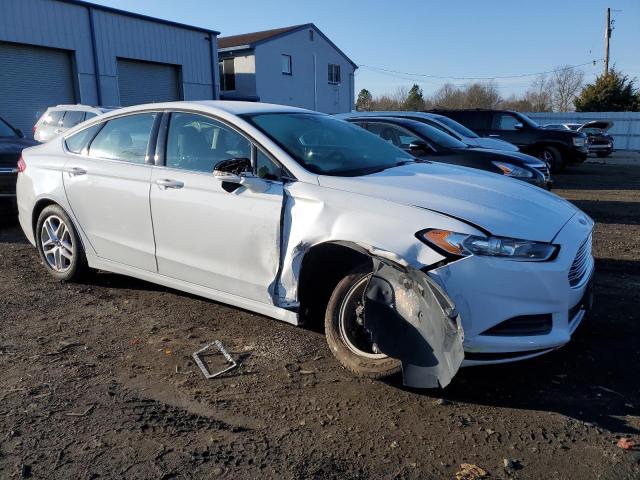 1FA6P0H79E5403546 - 2014 FORD FUSION SE WHITE photo 4