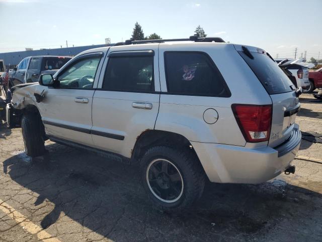 1J8GR48K58C106206 - 2008 JEEP GRAND CHER LAREDO SILVER photo 2
