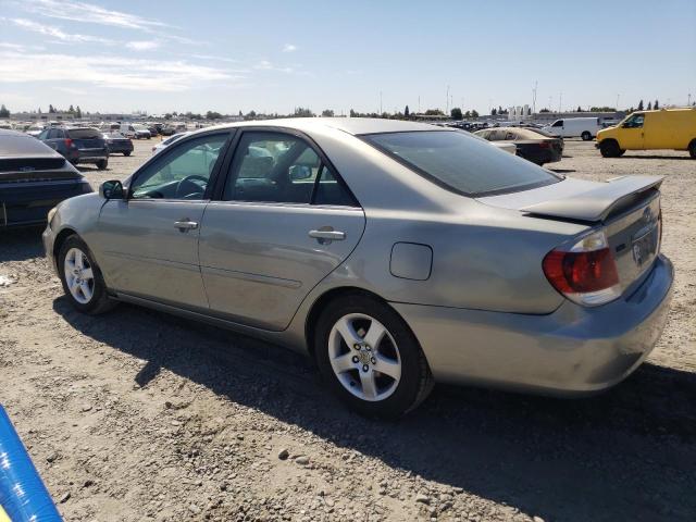 4T1BE30K25U522038 - 2005 TOYT CAMRY LE 银色 照片 2