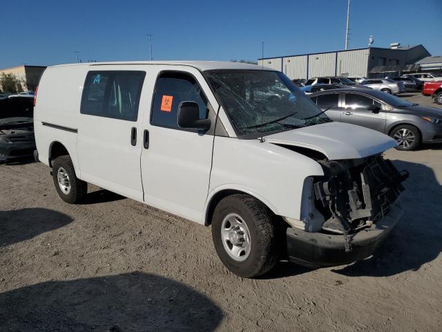 1GCWGFCG9F1280313 - 2015 CHEVROLET EXPRESS G2500 WHITE photo 4