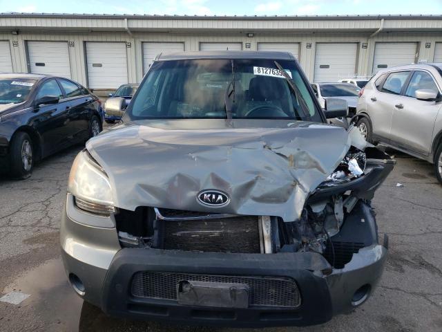 KNDJT2A23A7189646 - 2010 KIA SOUL + GRAY photo 5