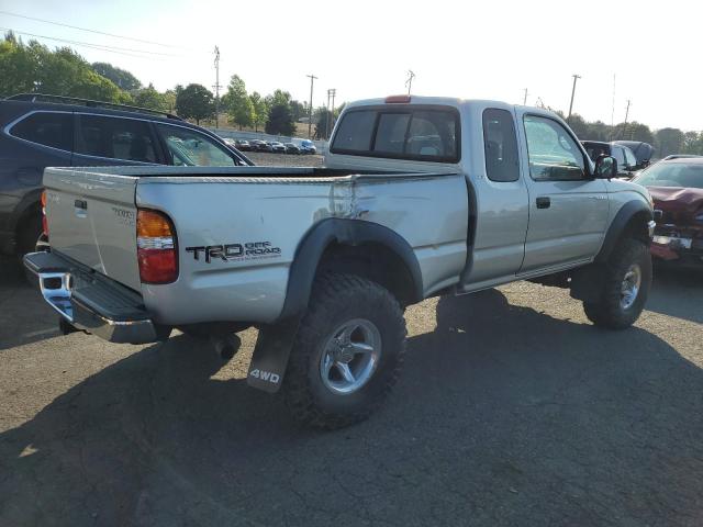 5TEWN72NX2Z070220 - 2002 TOYOTA TACOMA XTRACAB Srebrny zdjęcie 3