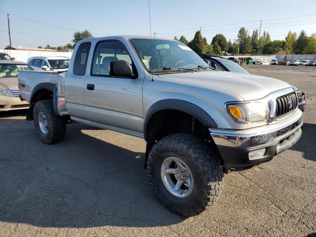 5TEWN72NX2Z070220 - 2002 TOYOTA TACOMA XTRACAB Srebrny zdjęcie 4