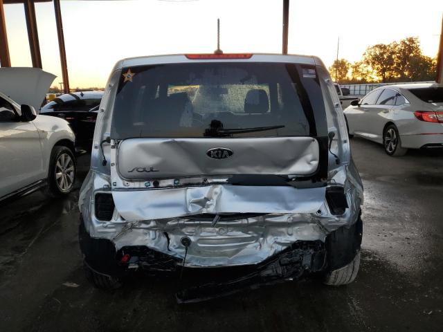 KNDJN2A24J7593761 - 2018 KIA SOUL SILVER photo 6