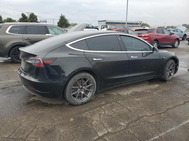 5YJ3E1EA1JF151938 - 2018 TESLA MODEL 3 Черный фото 3