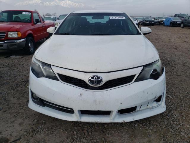 4T1BF1FK8EU440159 - 2014 TOYOTA CAMRY L WHITE photo 5