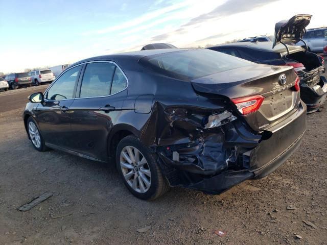 4T1B11HK0JU583595 - 2018 TOYOTA CAMRY L GRAY photo 2