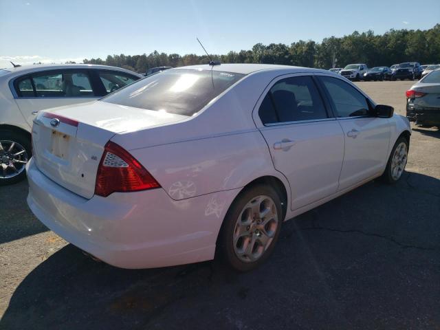 3FAHP0HA4AR424722 - 2010 FORD FUSION SE WHITE photo 3