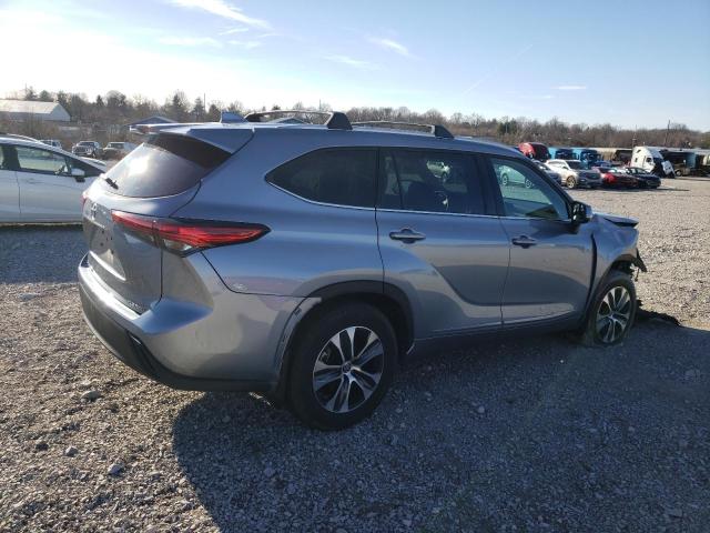 5TDGZRBH2NS234415 - 2022 TOYOTA HIGHLANDER XLE BLUE photo 3