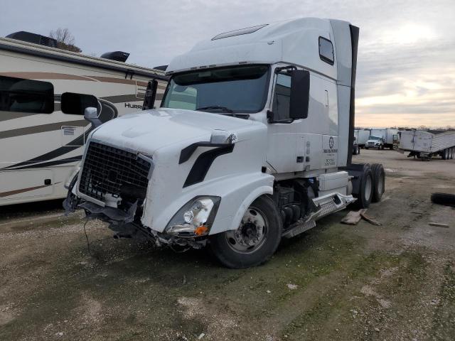 4V4NC9TG8EN176156 - 2014 VOLVO VN VNL WHITE photo 2