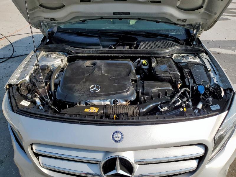 WDCTG4EB5HJ317556 - 2017 MERCEDES-BENZ GLA 250 Silber Foto 11